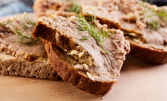 Foie Gras & Terrines 7 Pain avec pâté et herbes fraîches