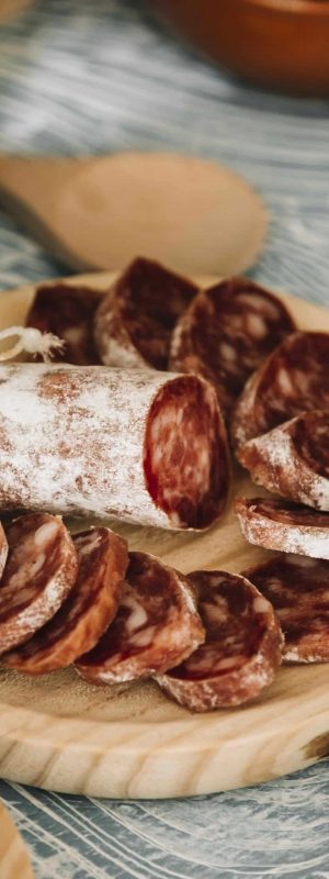 sliced-sausage-table